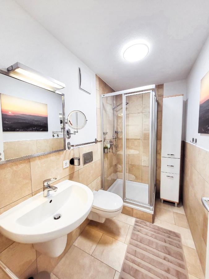 Zentrale Ferienwohnung In Aalen City Mit 4-Sternen Exterior photo